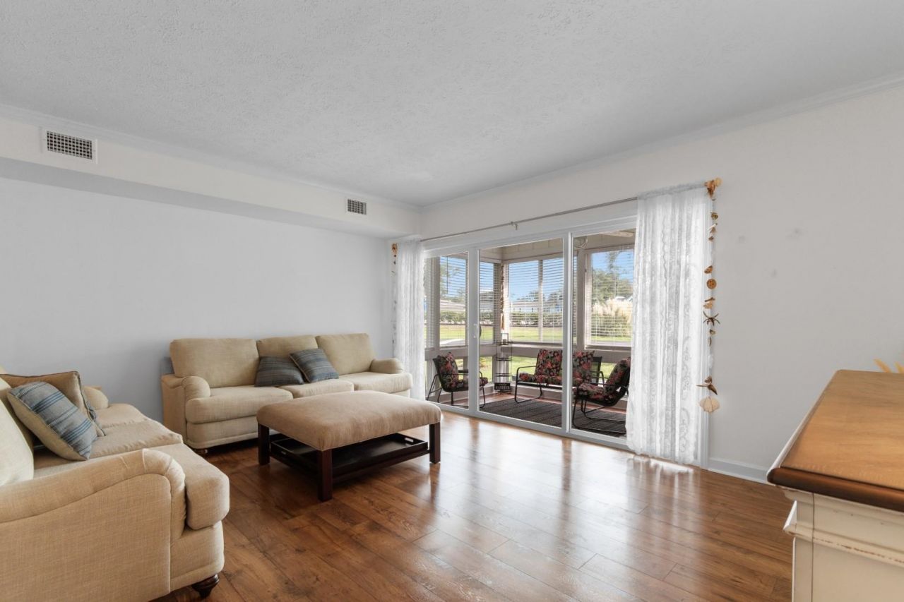 901 Villa Dr. Photo 12