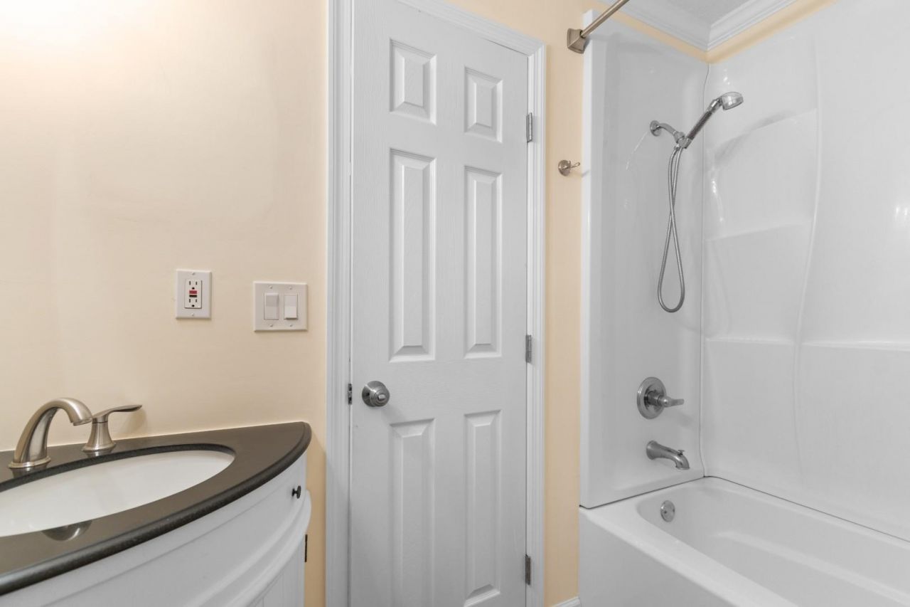 901 Villa Dr. Photo 18