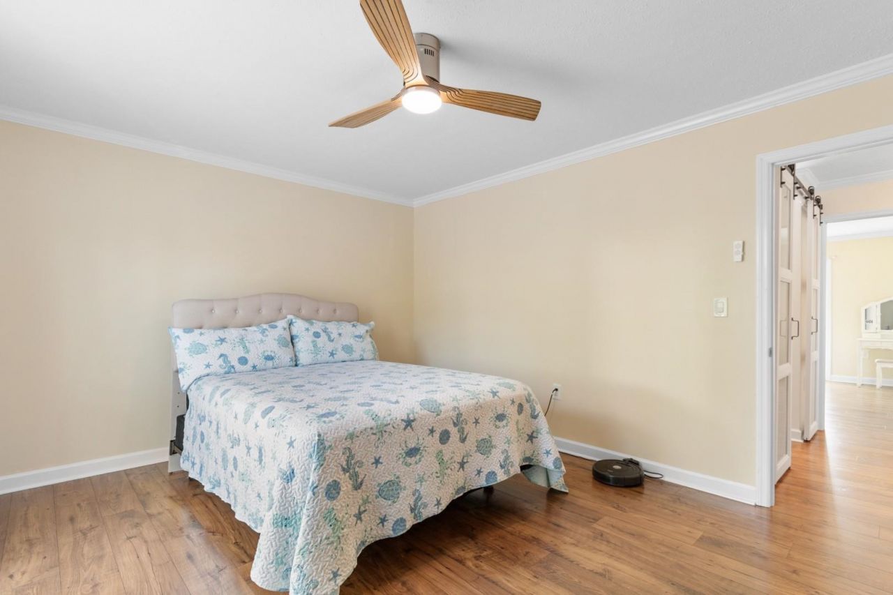 901 Villa Dr. Photo 20