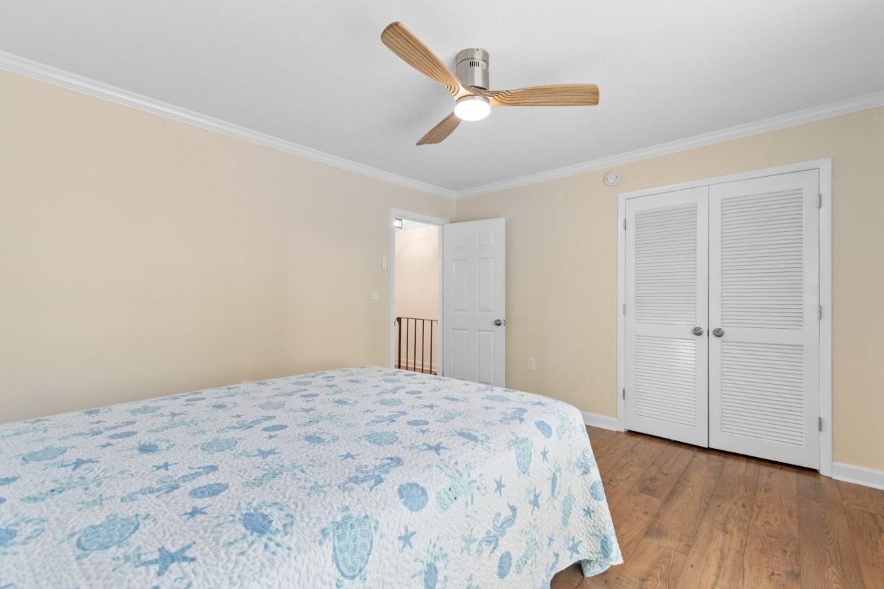901 Villa Dr. Photo 21