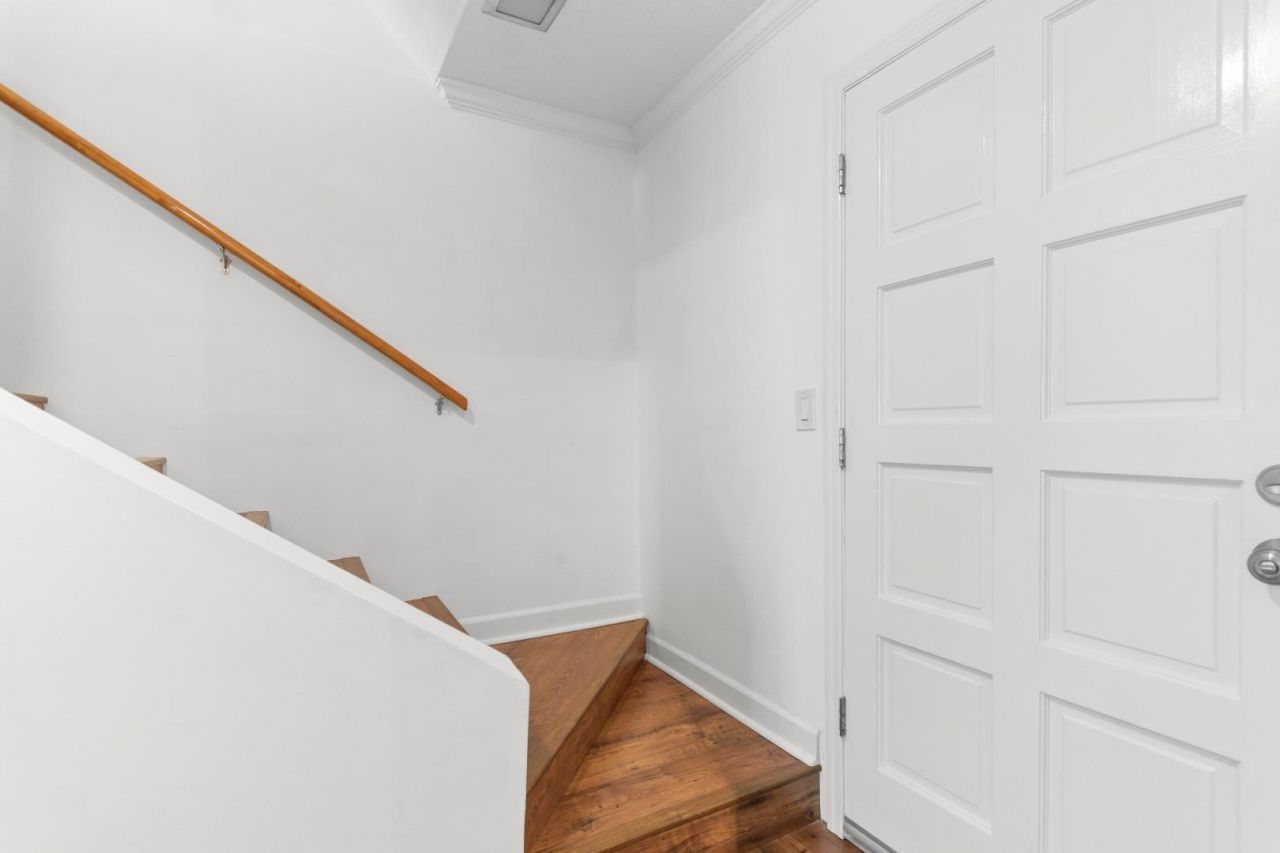 901 Villa Dr. Photo 4