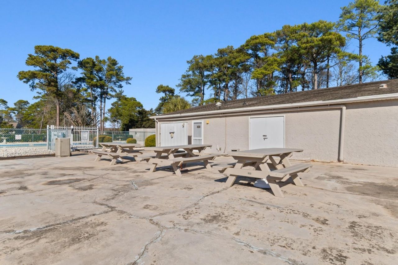 901 Villa Dr. Photo 40