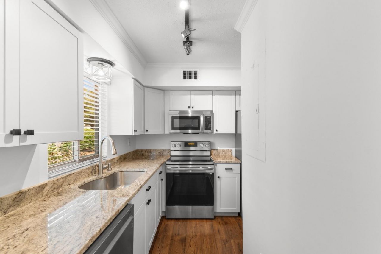 901 Villa Dr. Photo 5