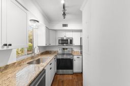 901 Villa Dr. photo 4