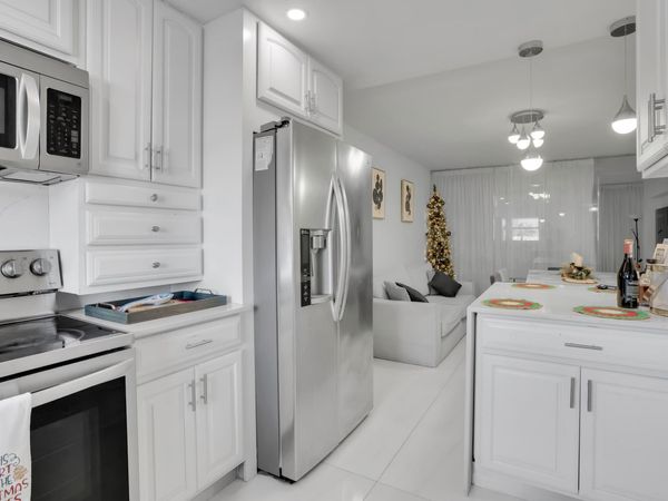 700 SE 6th Avenue, Unit 107, Deerfield Beach, FL 33441