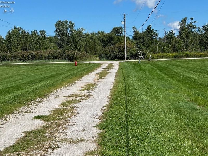 8840 W Genzman Road, Oak Harbor, OH 43449 Photo 9