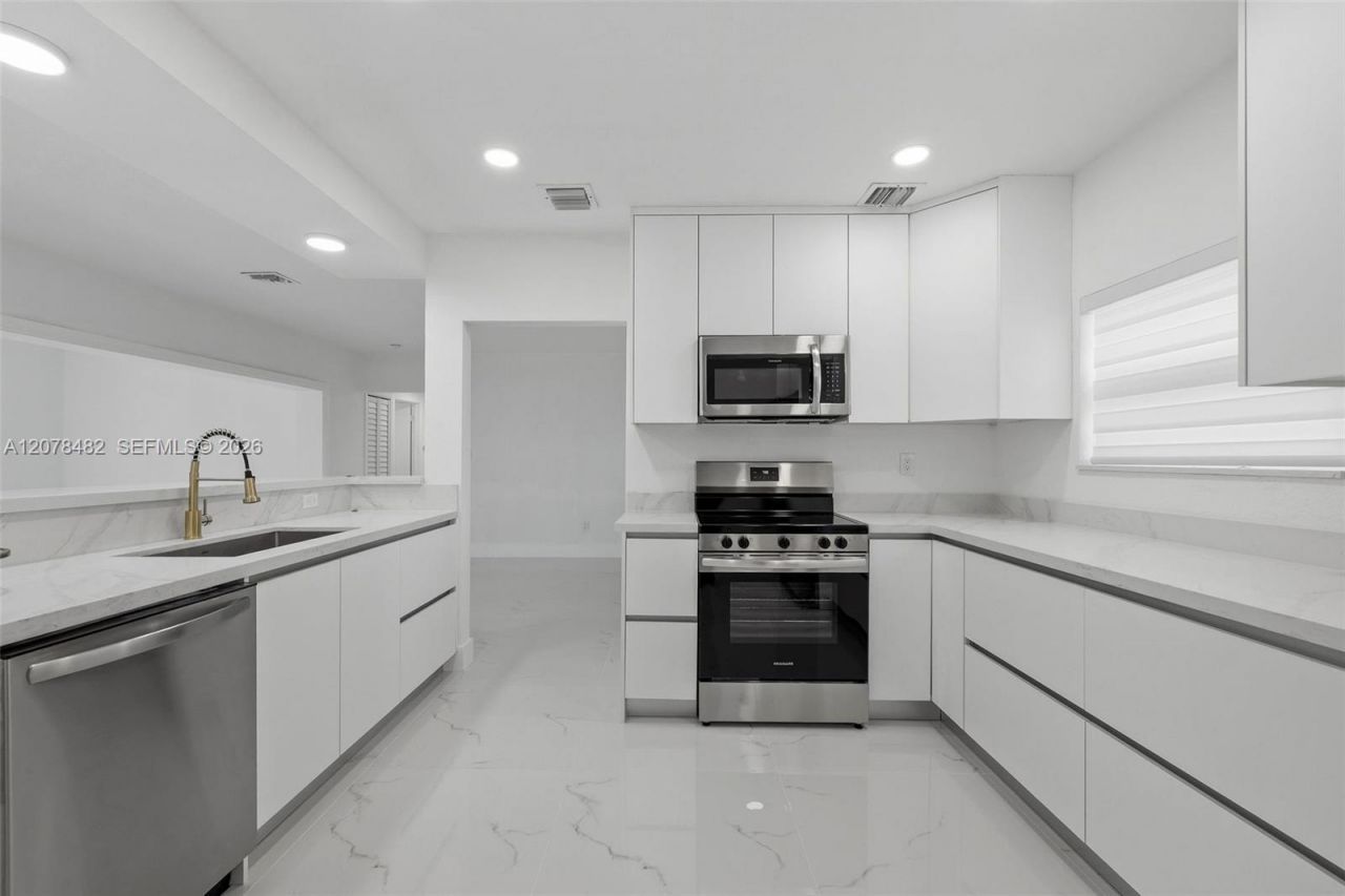 10901 SW 47th Ter, Miami, FL 33165 Photo