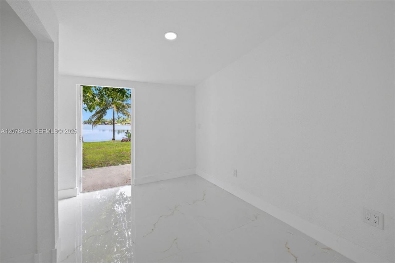 10901 SW 47th Ter, Miami, FL 33165 Photo
