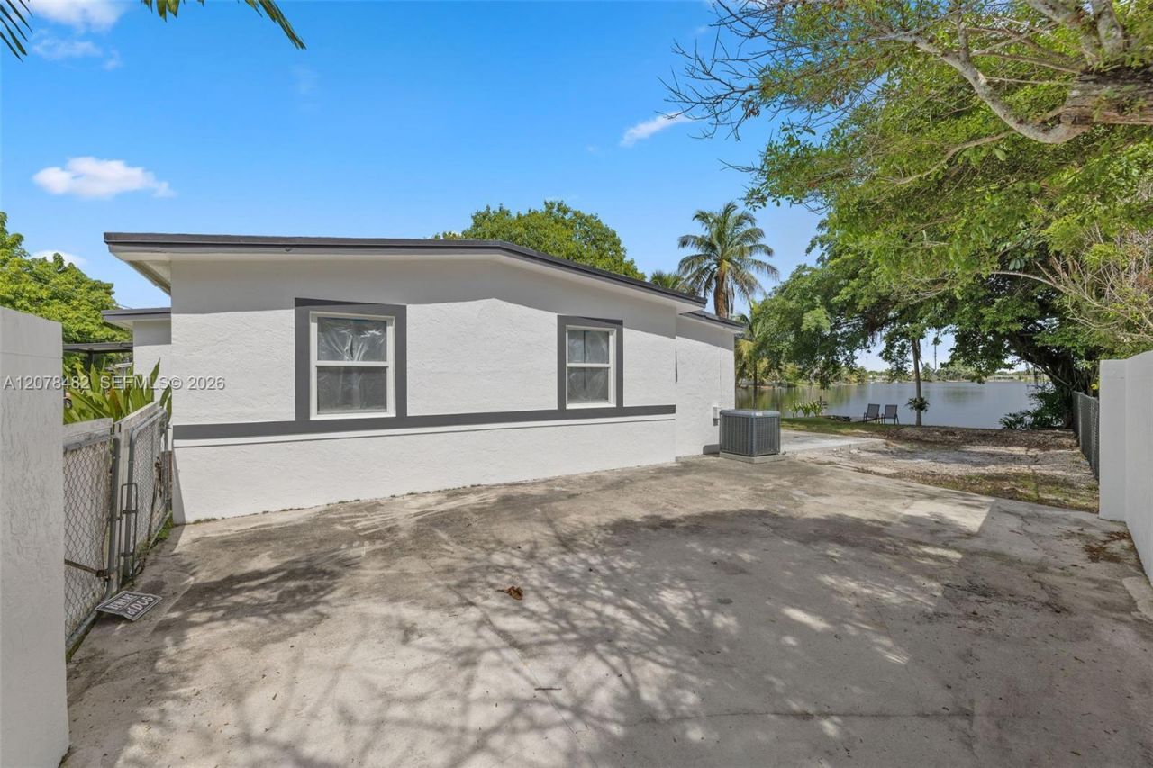 10901 SW 47th Ter, Miami, FL 33165 Photo