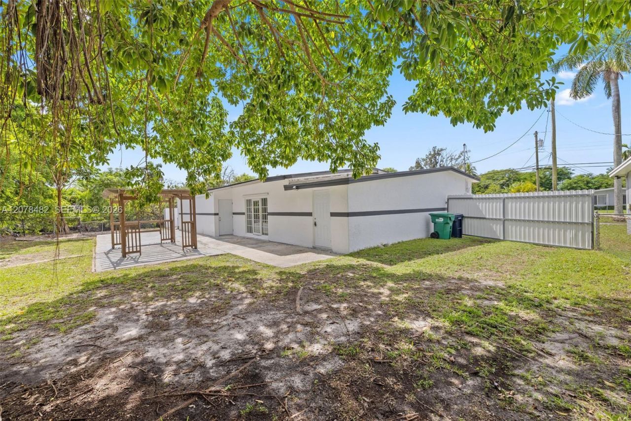 10901 SW 47th Ter, Miami, FL 33165 Photo