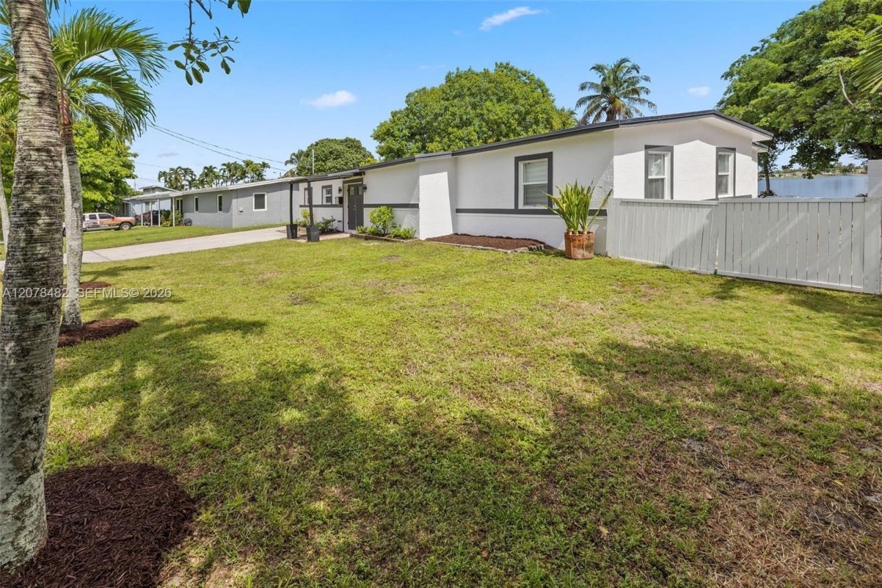10901 SW 47th Ter, Miami, FL 33165 Photo