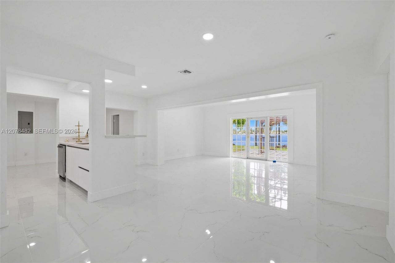 10901 SW 47th Ter, Miami, FL 33165 Photo