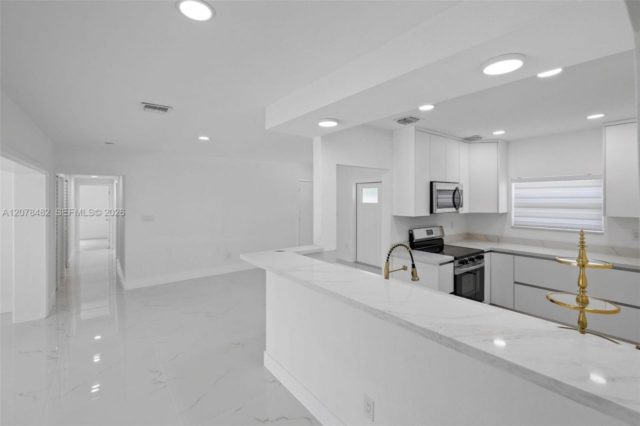 10901 SW 47th Ter, Miami, FL 33165 Photo