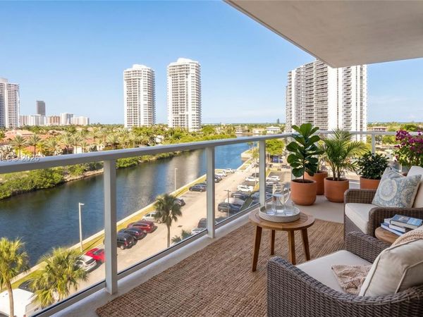 3701 N Country Club Dr, Unit 701, Aventura, FL 33180