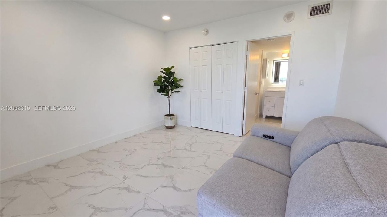3701 N Country Club Dr, Unit 701, Aventura, FL 33180 Photo