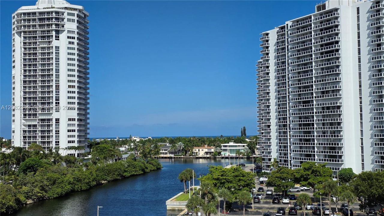 3701 N Country Club Dr, Unit 701, Aventura, FL 33180 Photo