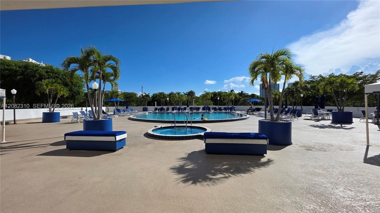 3701 N Country Club Dr, Unit 701, Aventura, FL 33180 Photo