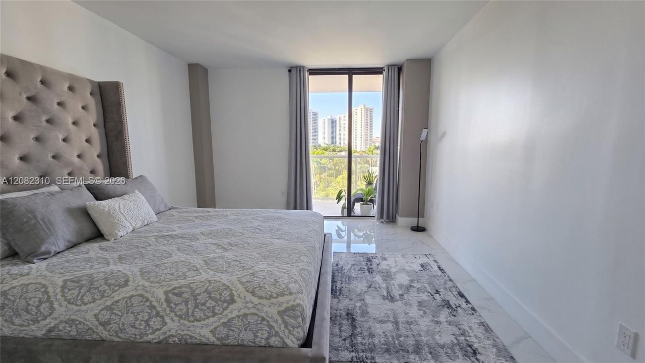 3701 N Country Club Dr, Unit 701, Aventura, FL 33180 Photo