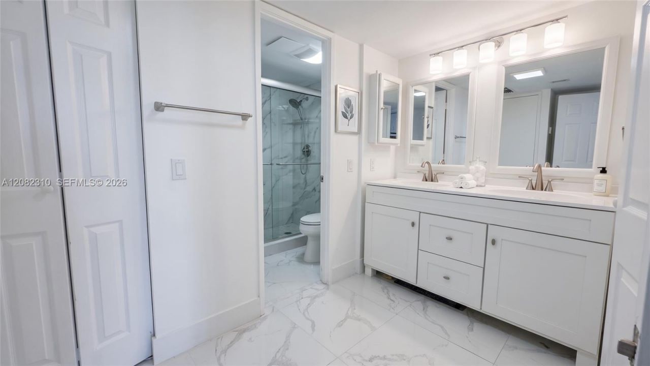 3701 N Country Club Dr, Unit 701, Aventura, FL 33180 Photo
