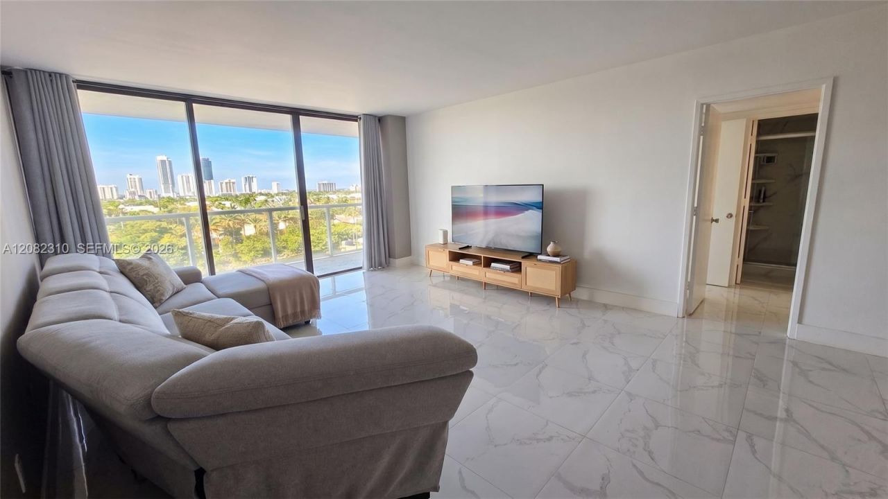 3701 N Country Club Dr, Unit 701, Aventura, FL 33180 Photo