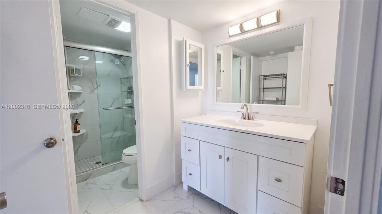 3701 N Country Club Dr, Unit 701, Aventura, FL 33180 Photo