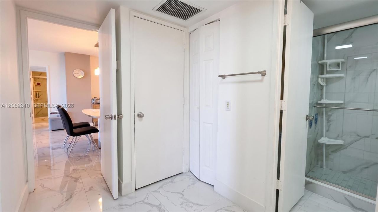 3701 N Country Club Dr, Unit 701, Aventura, FL 33180 Photo