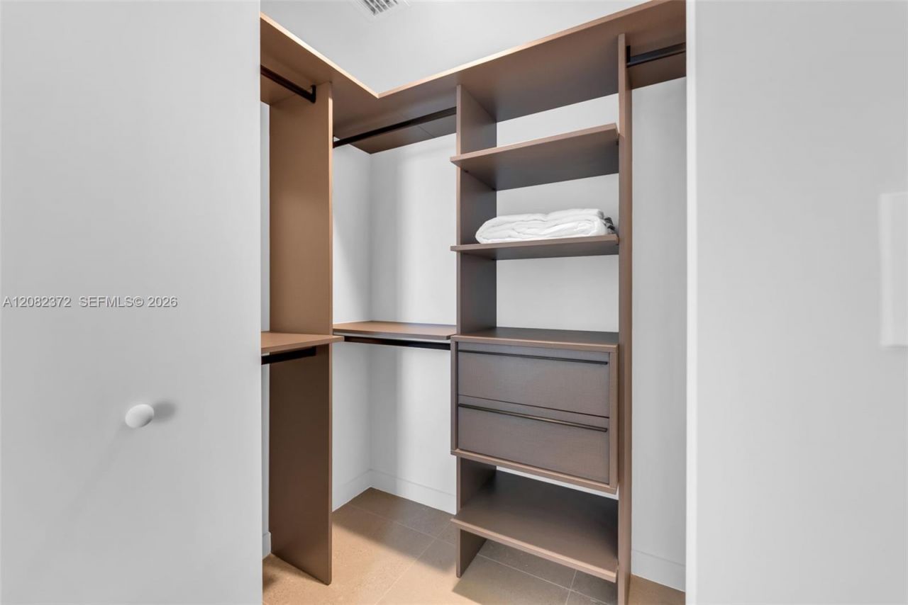 11 NE 6th St, Unit 2209, Miami, FL 33132 Photo