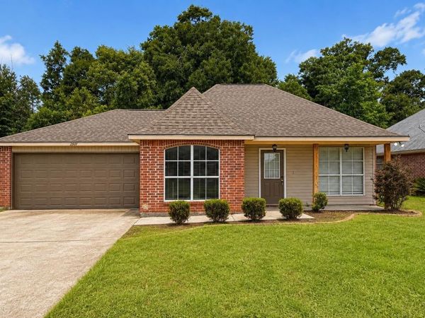 26197 Glenbrooke Dr, Denham Springs, LA 70726