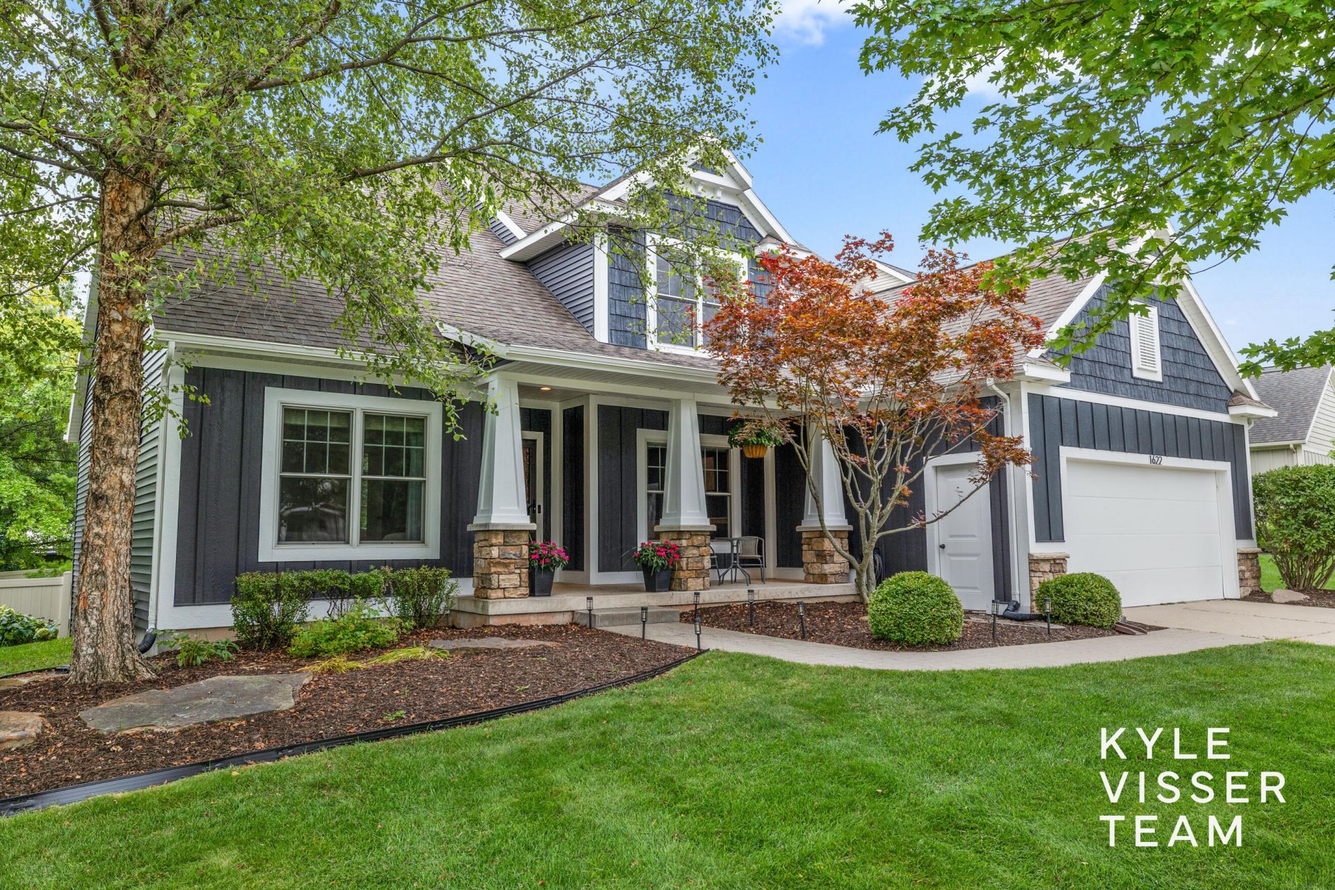 1622 Amberley Court Se, East Grand Rapids, MI 49506 Main Photo