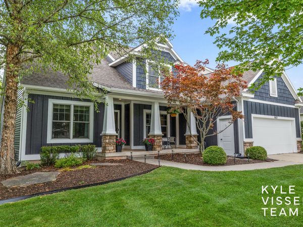 1622 Amberley Court SE, East Grand Rapids, MI 49506