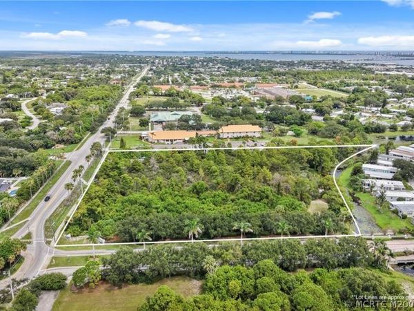 2201 NE Savannah Road , Jensen Beach, FL 34957