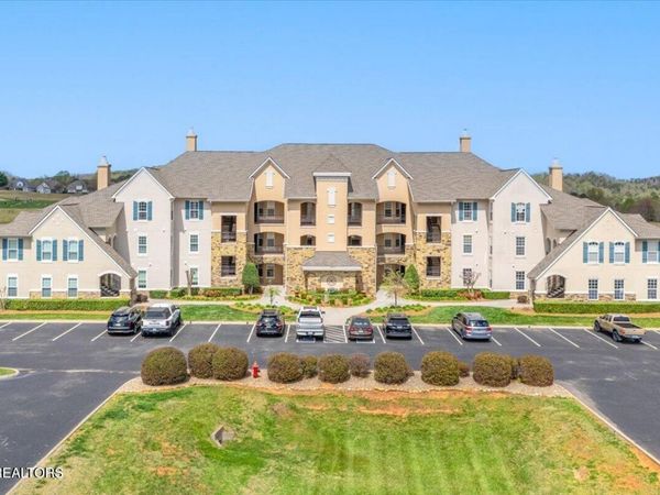 535 Rarity Bay Pkwy, Vonore, TN 37885