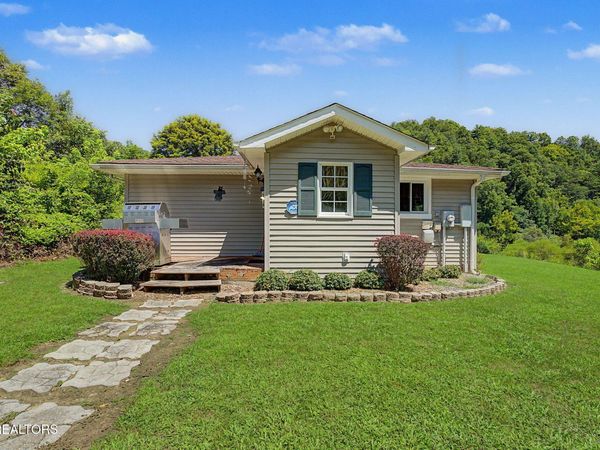 136 Bear Hollow Rd, Bristol, TN 37620