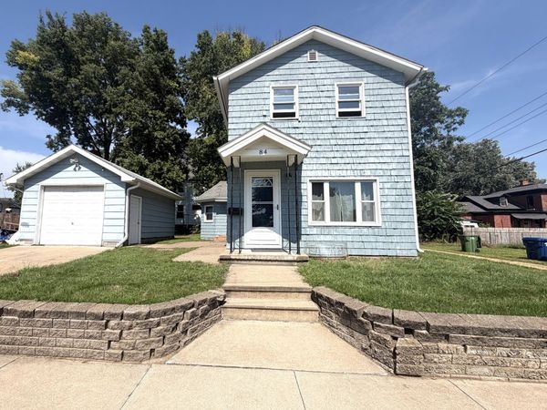 84 21st Avenue N, Clinton, IA 52732