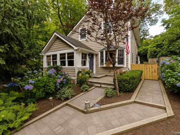 18 Walnut Avenue , Setauket, NY 11733