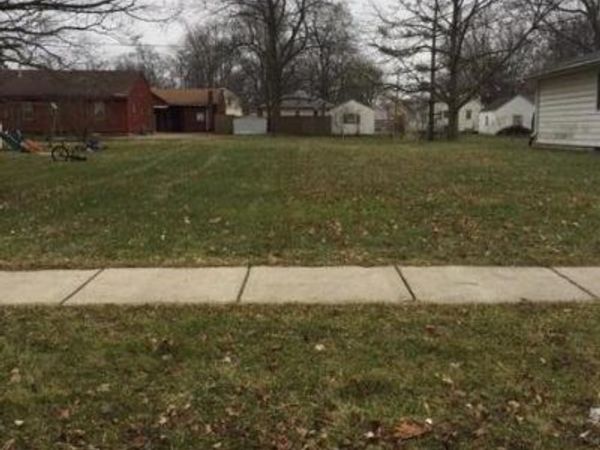 323 S Pleasant Street, Watervliet, MI 49098