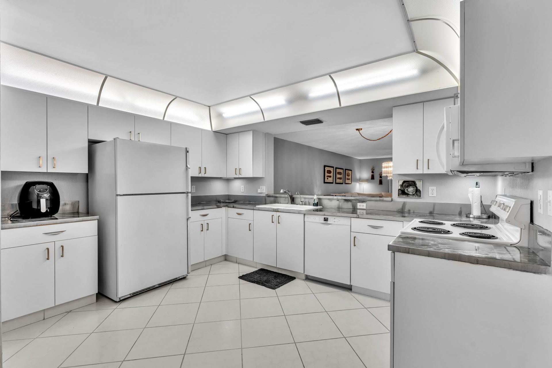 9632 Sills Drive E, Unit 102, Boynton Beach, FL 33437 Photo
