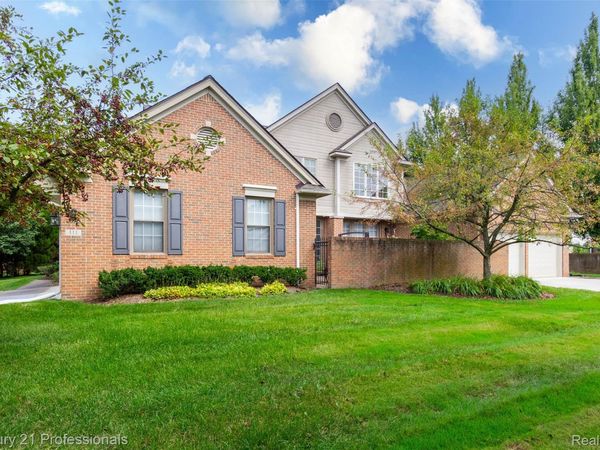 111 Charleston Drive, Troy, Mi 48098