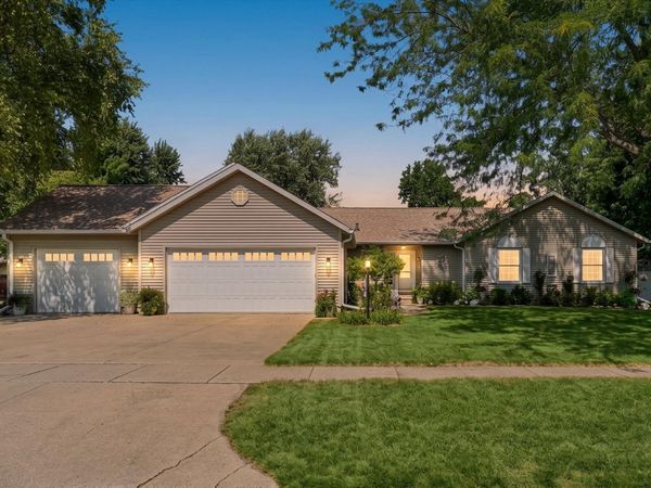 2002 Spruce Lane , Monticello, IL 61856