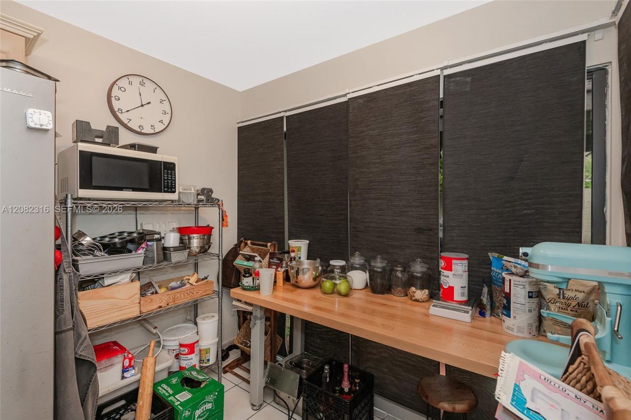9876 Costa Del Sol Blvd, Unit B-93, Doral, FL 33178 Photo