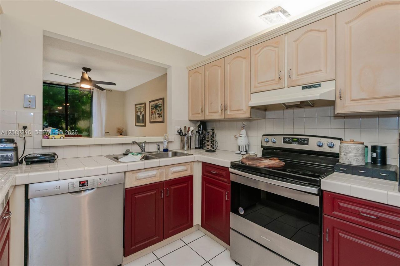 9876 Costa Del Sol Blvd, Unit B-93, Doral, FL 33178 Photo