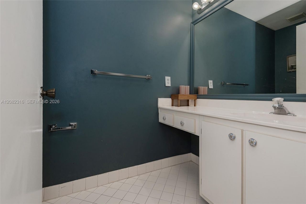 9876 Costa Del Sol Blvd, Unit B-93, Doral, FL 33178 Photo