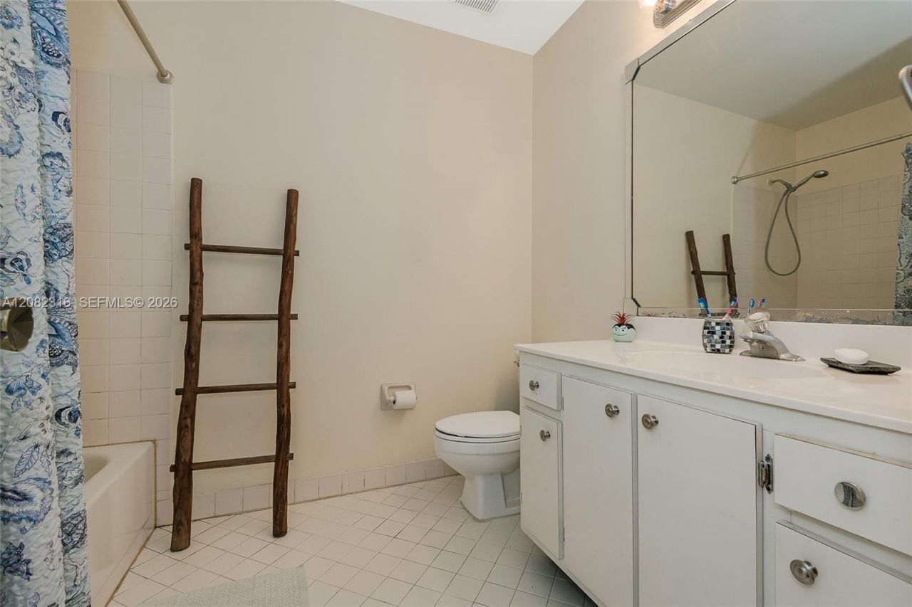 9876 Costa Del Sol Blvd, Unit B-93, Doral, FL 33178 Photo