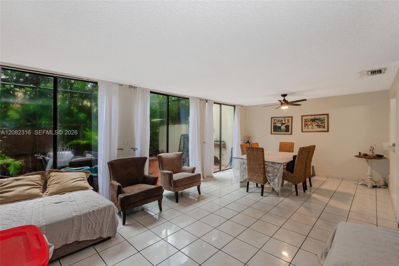 9876 Costa Del Sol Blvd, Unit B-93, Doral, FL 33178 Photo