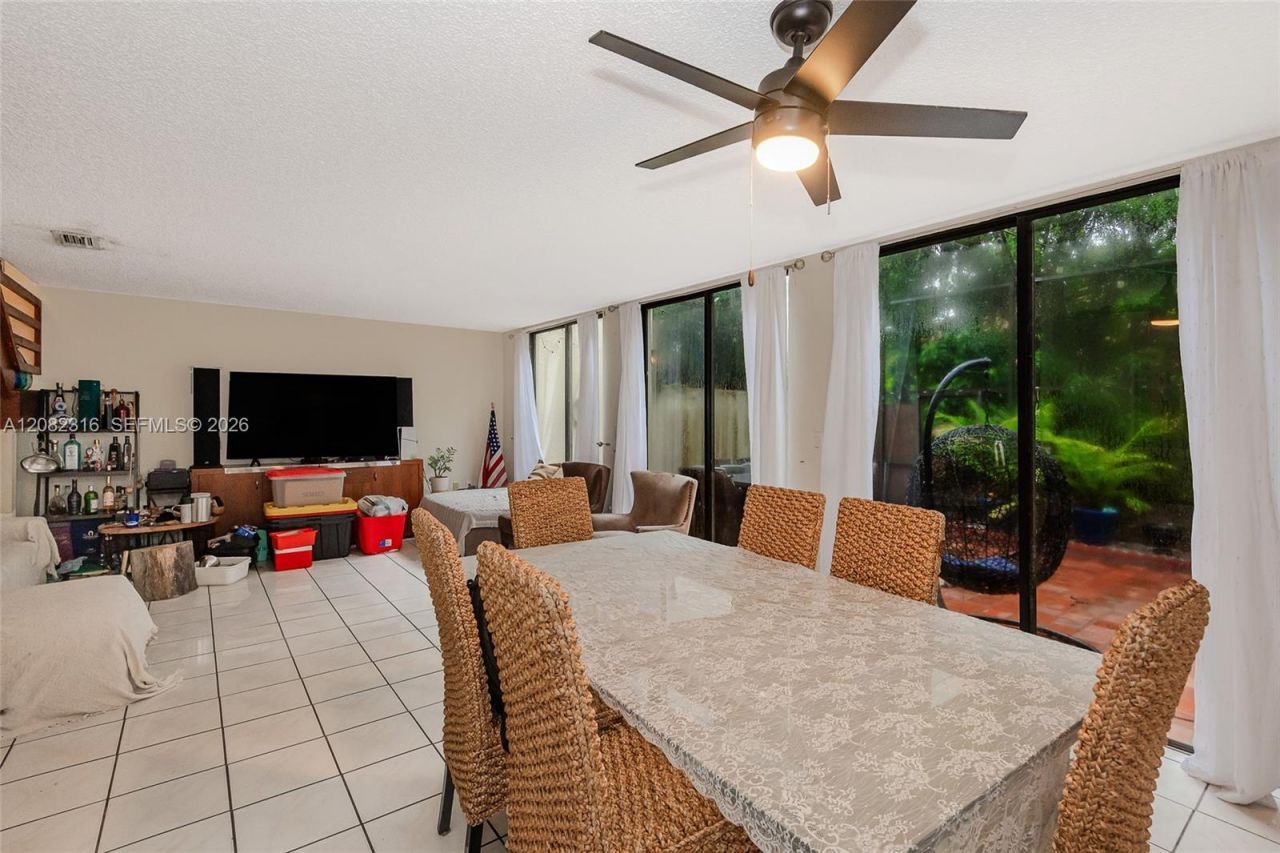 9876 Costa Del Sol Blvd, Unit B-93, Doral, FL 33178 Photo