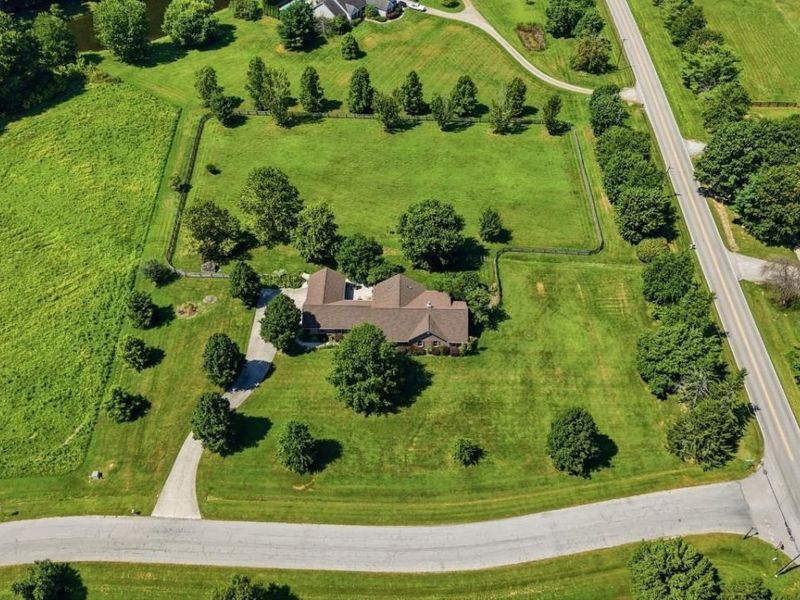 8215 Morgans Run Drive, Harlan Township, OH 45152 Photo 2