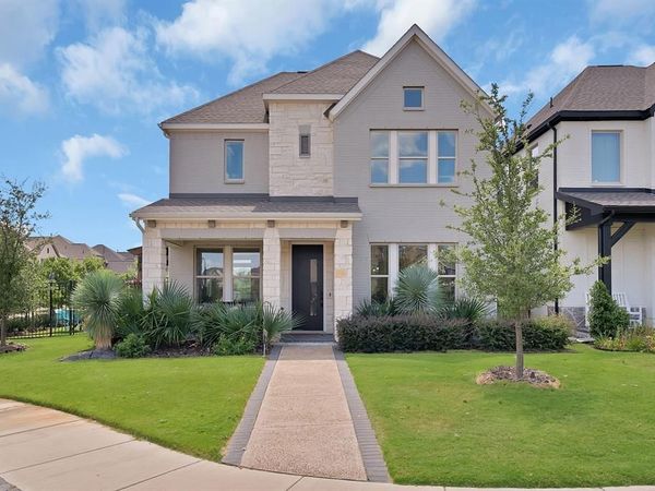 708 Prairie Falcon Drive , Arlington, TX 76005