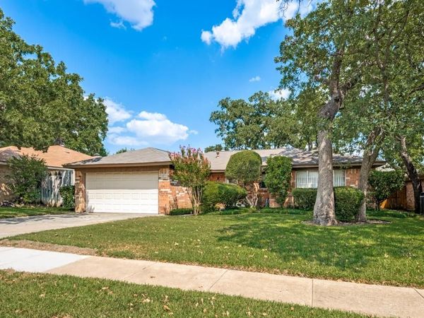 2728 Meadow Green, Bedford, TX 76021