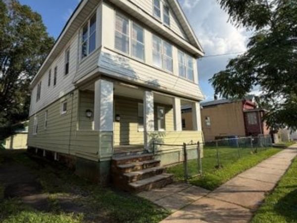 1220 E Henry St, Linden, NJ 07036