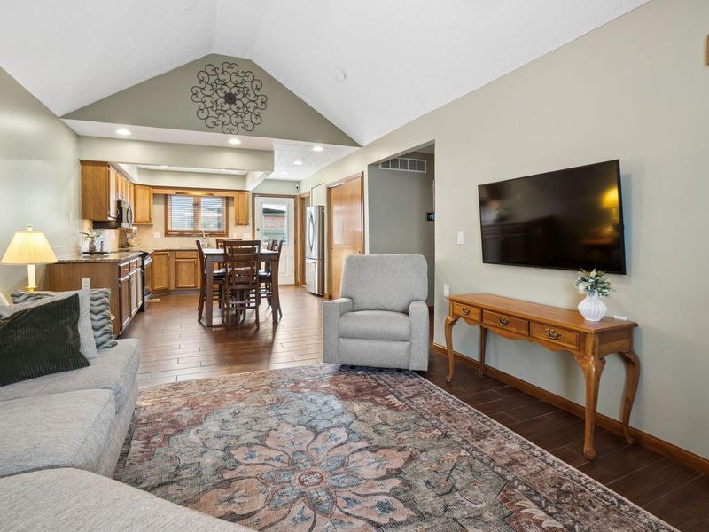 1402 Pegwood Drive, Columbus, OH 43229 Photo 6